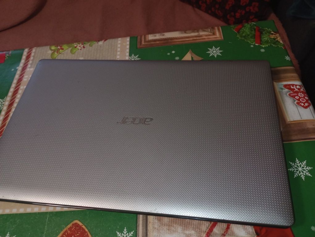 Laptop Acer , intel i5, 6 gb ram ,webcam, HDMI, video dedicat