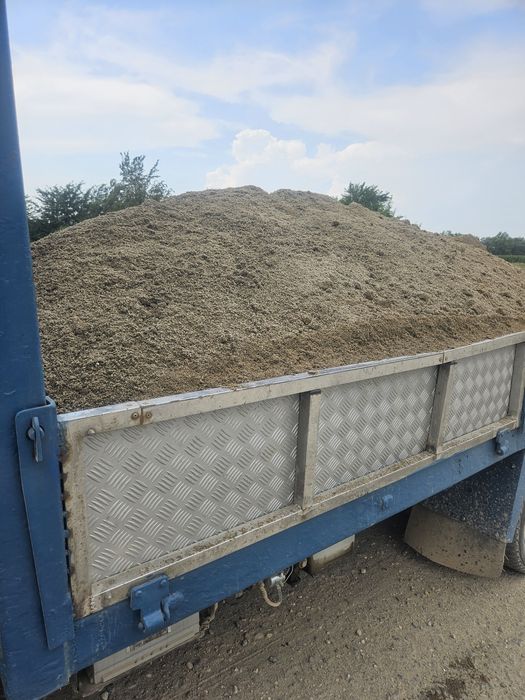 Transport nisip,pietriș,moloz.