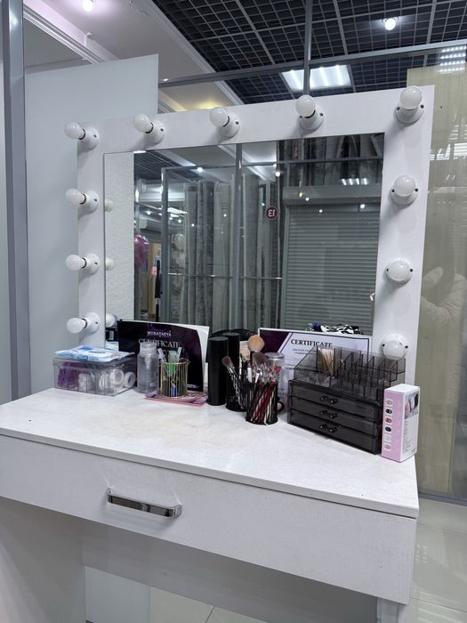 Стол для макияжа- 35000