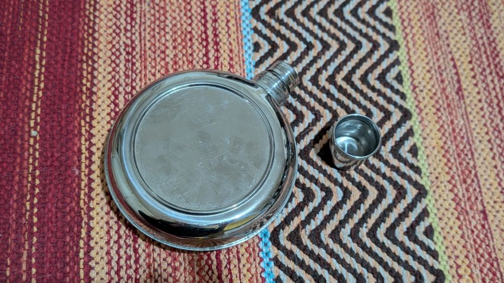 Ploscă din inox cu paharel