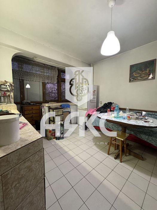 Двустаен обзаведен апартамент в кв. Люлин 7