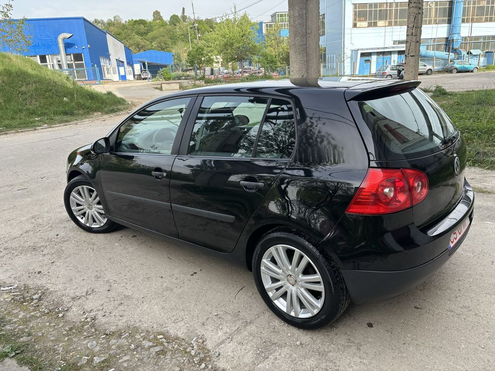 Vand Golf 5  Stare Buna  1.4 benzina / Schimb cu 4X4