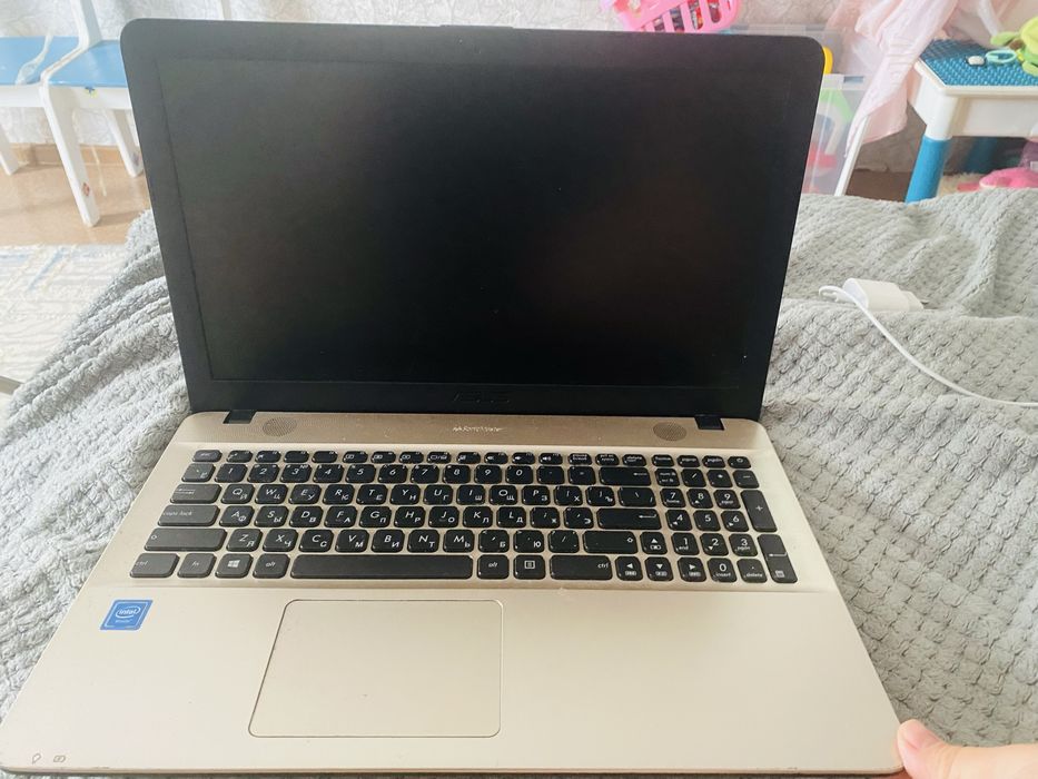 Ноутбук ASUS.
