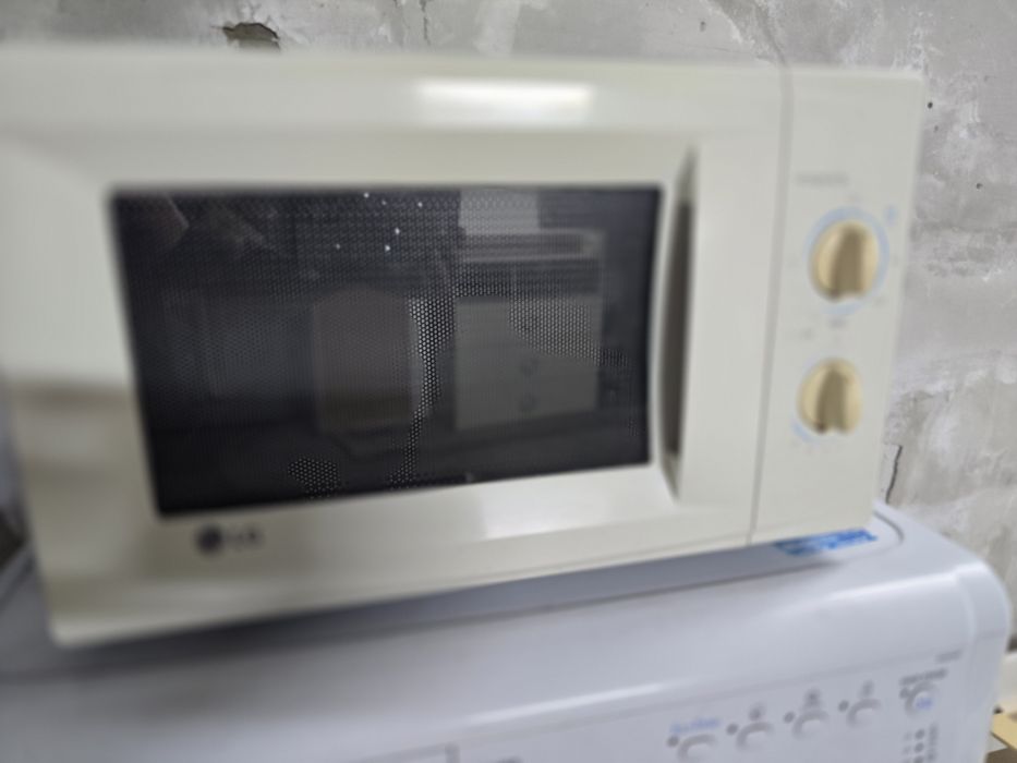 Микроволновую печь в хорошем состоянии