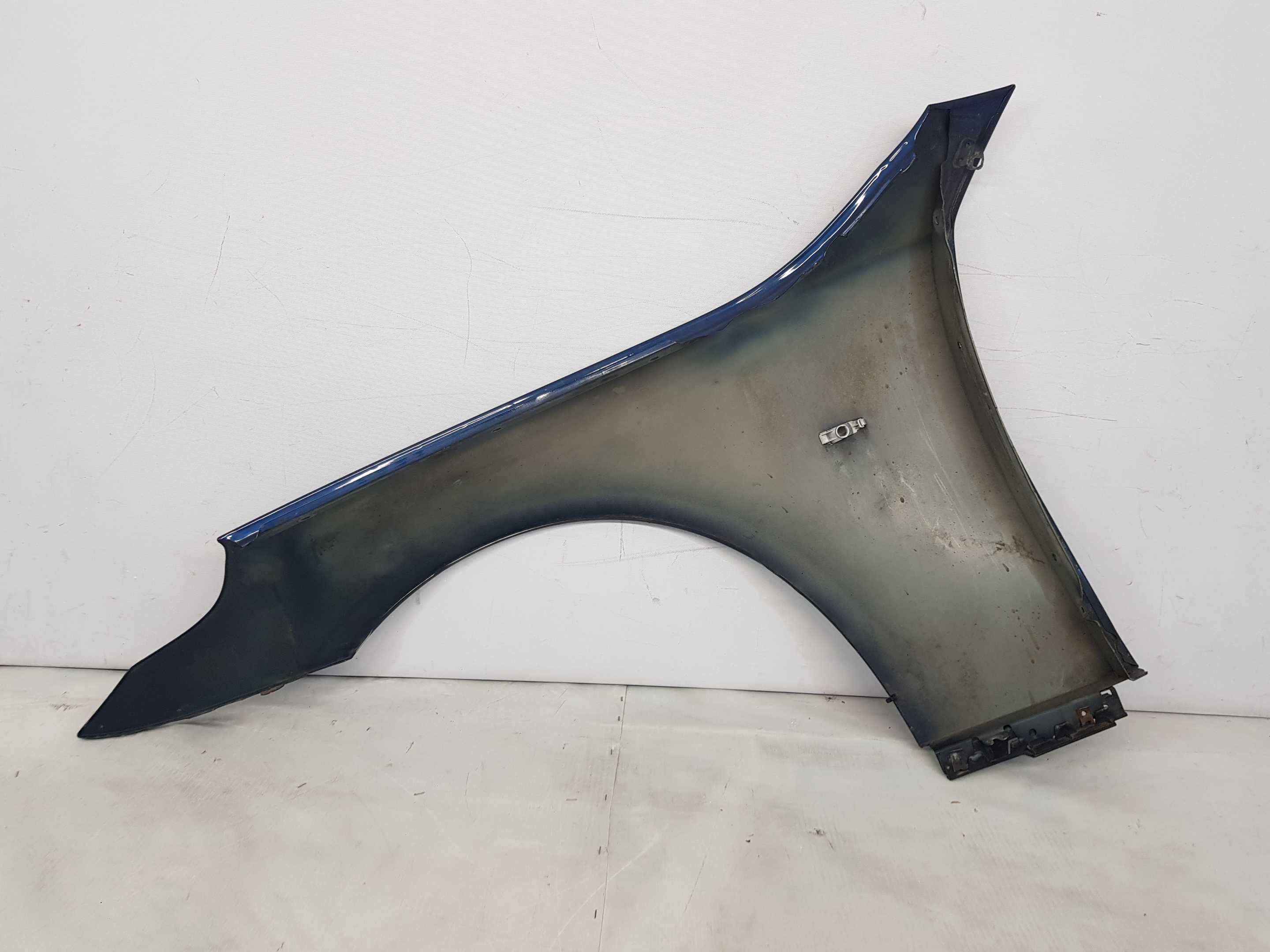 Aripa dreapta fata BMW Seria 5 E60 / E61 dupa 2003