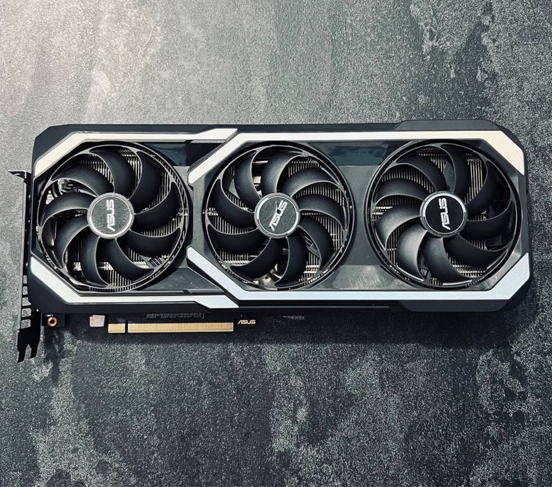 Видеокарта Asus Megaladon RTX 3070 идеал, пломаба есть!