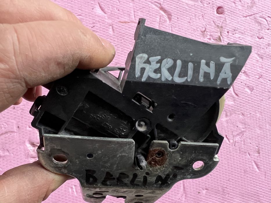 Broasca yala portbagaj haion vw passat b6 berlina sedan