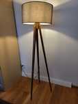 Lampadar cu picioare lemn
