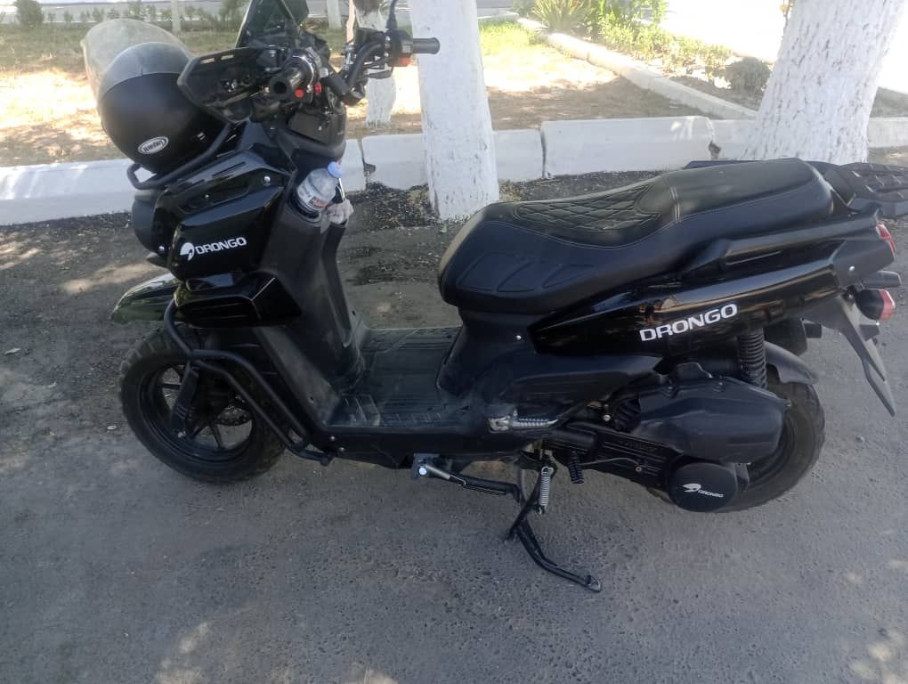 Продам скутар.  Срочно