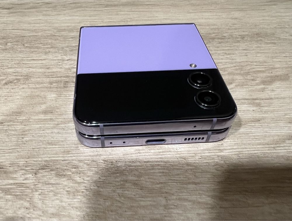 Samsung galaxy Z flip 4