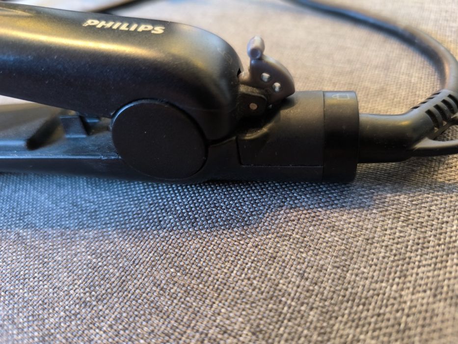 Преса за коса с йонна технология срещу наелектризиране на косата