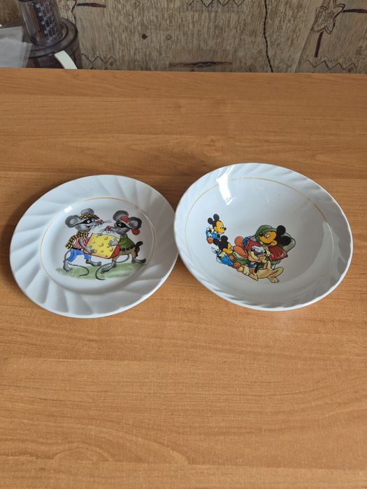 Продам детские тарелки