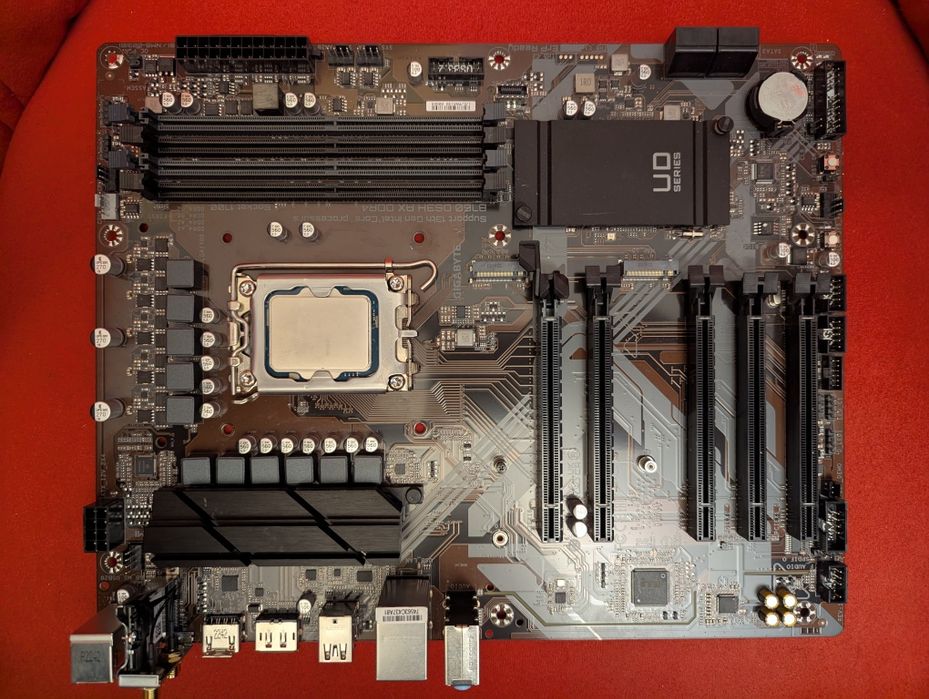 14-ядрен Core i5-13600KF и дъно Gigabyte B760 Wi-Fi BT / опции RAM SSD