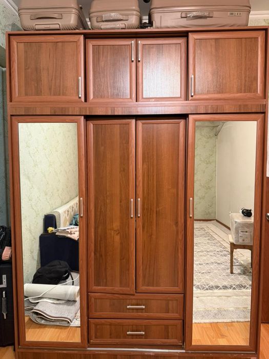 Продам шкаф деревянный