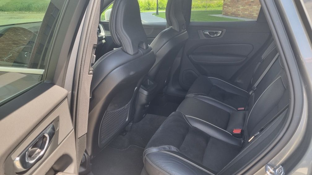 Volvo  XC 60 / R - DESING  / 2019  /  190 CAI