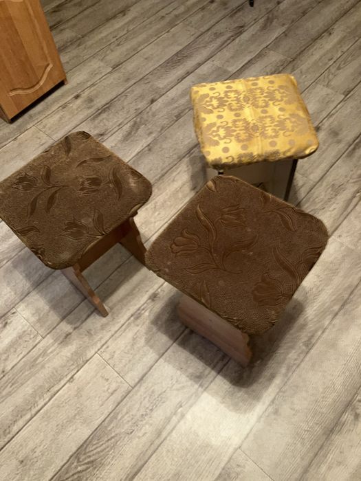 Табуретки мягкие 3 шт по 1200 ть