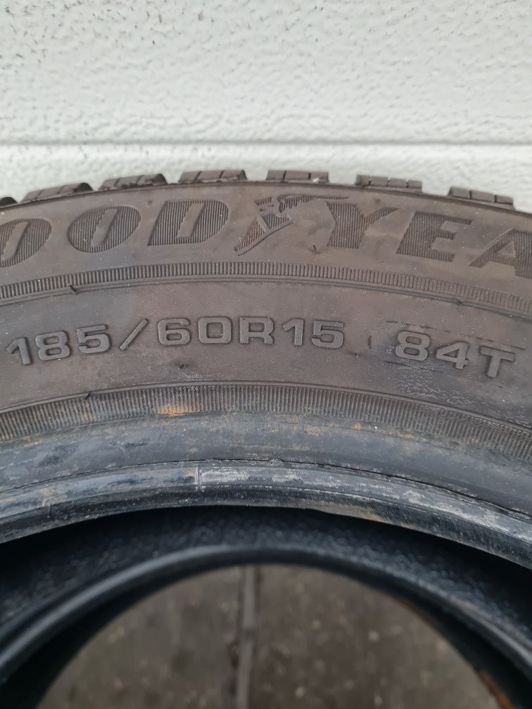 Зимни гуми 2 броя GOODYEAR UltraGrip9+ 185 60 R15 дот 3922