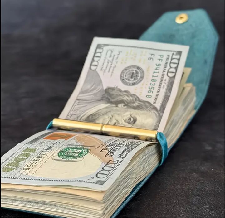 Премиум Портфейл: "Old Money" Естетика и Лимитирано Качество