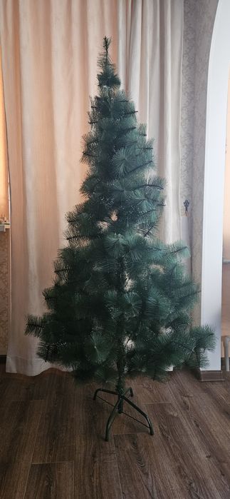 Ёлка продаётся новогодняя