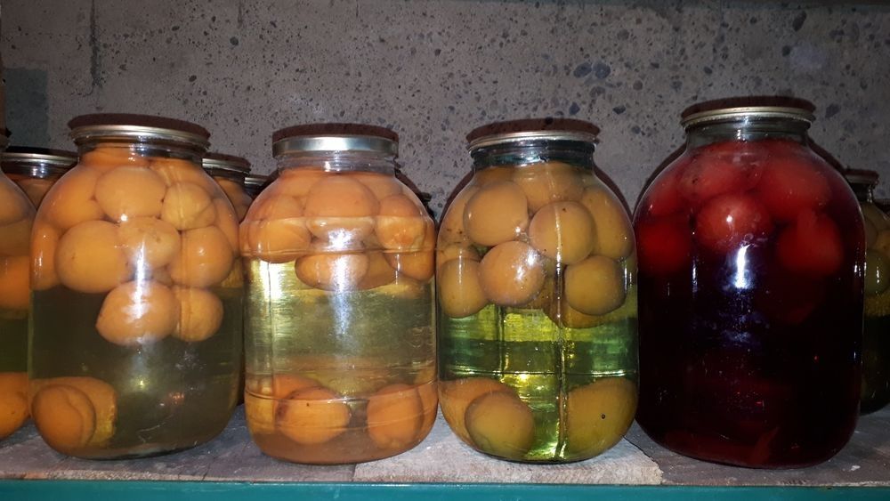 Продам соленья помидоры огурцы