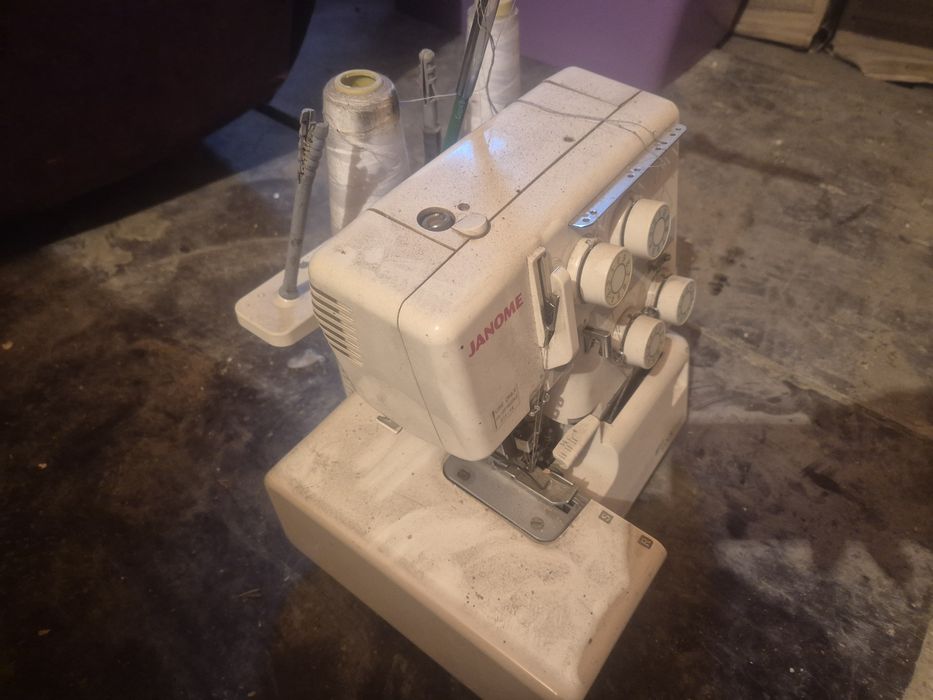 Продам б/у оверлок