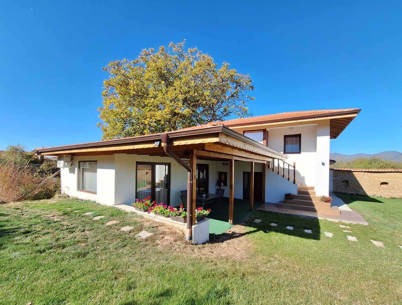 Продава се Къща в с. Елхово, Област Стара Загора - 704 кв.м за 188 €/кв.м - Снимка #2