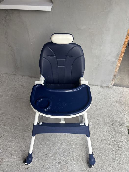 Vand scaun de copil pentru  a manca la masa