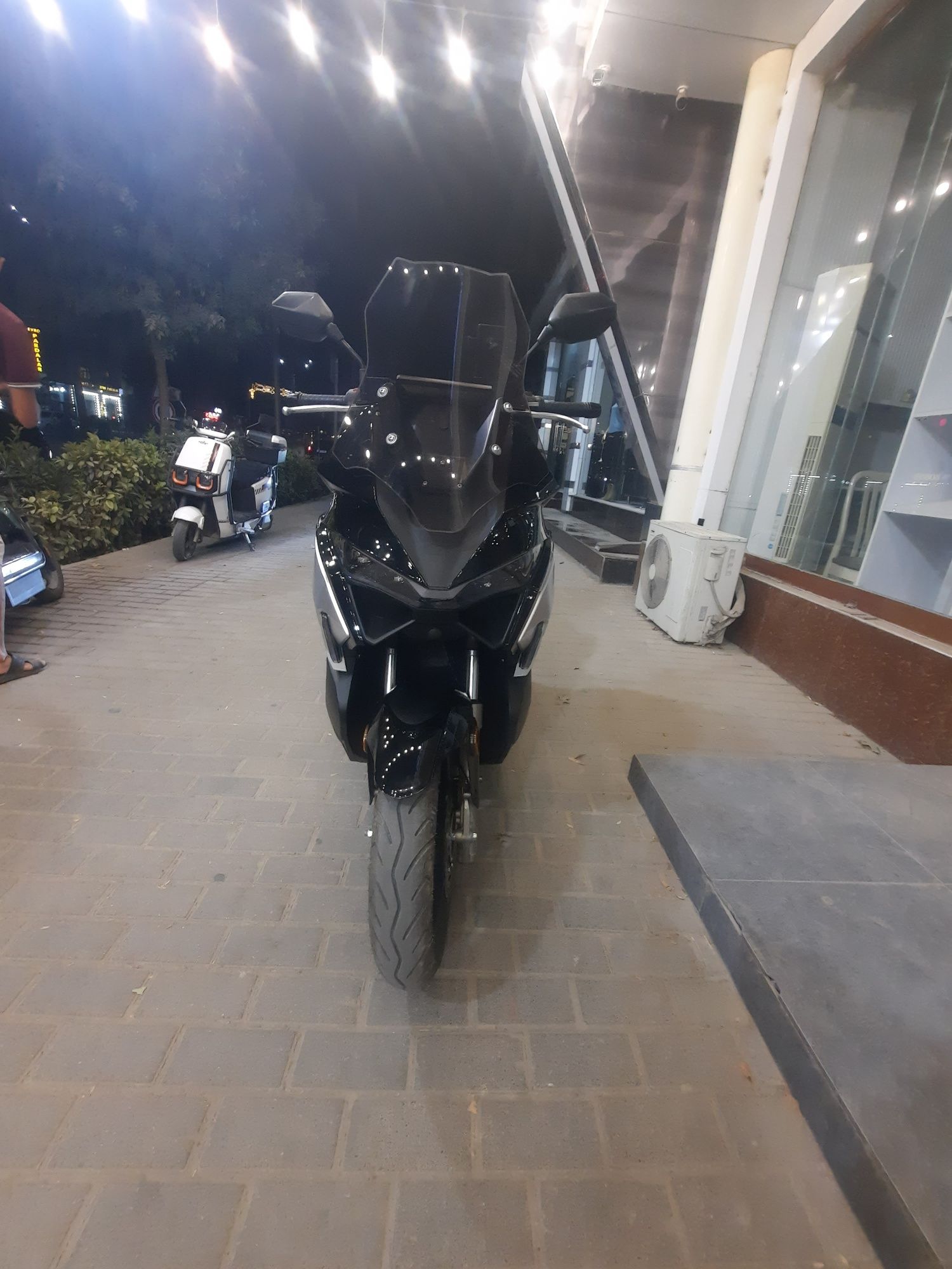 X Max skuter yangi probegi 900