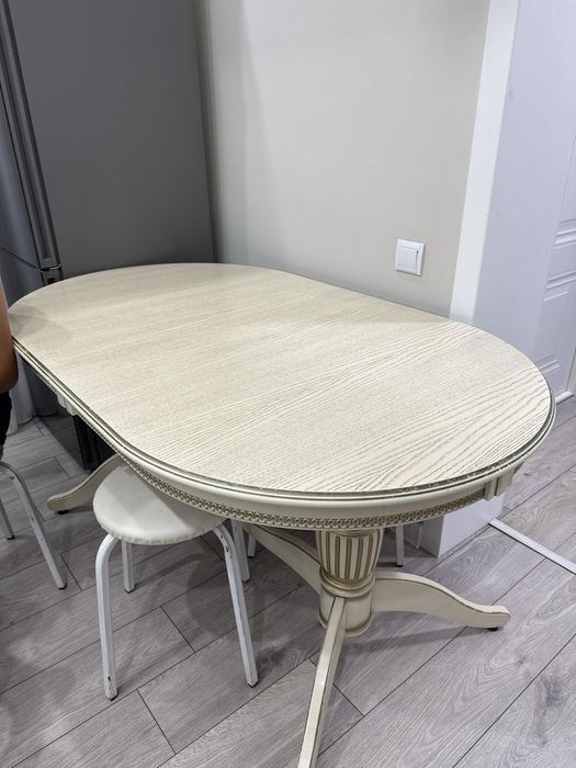 Стол со стульями