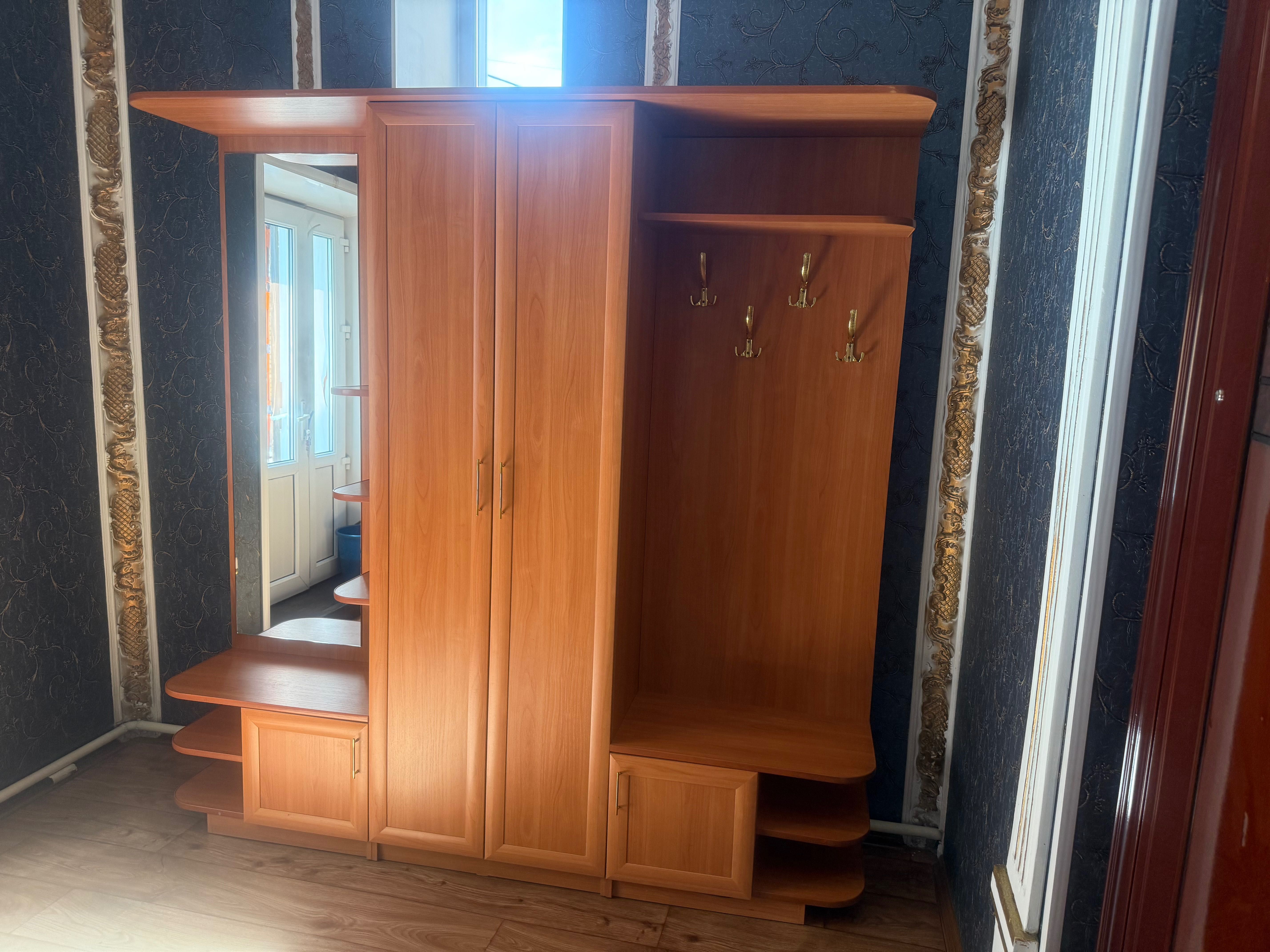 Продам прихожую , состояние нового