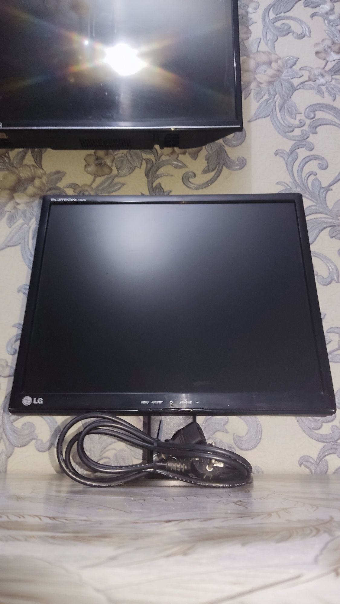 Монитор Б/У,  LG 2008 года, рабочий, подходящий для офисных работ