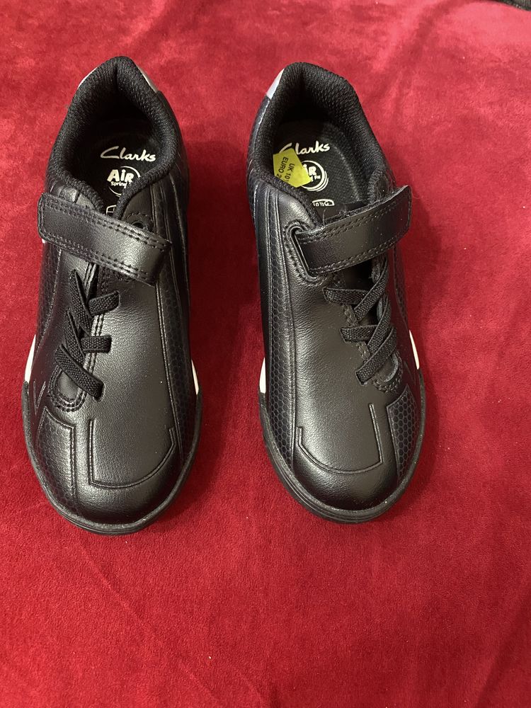 Обувки Clarks за момче