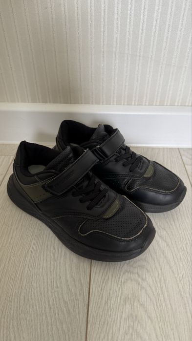 Кроссовки для школьников