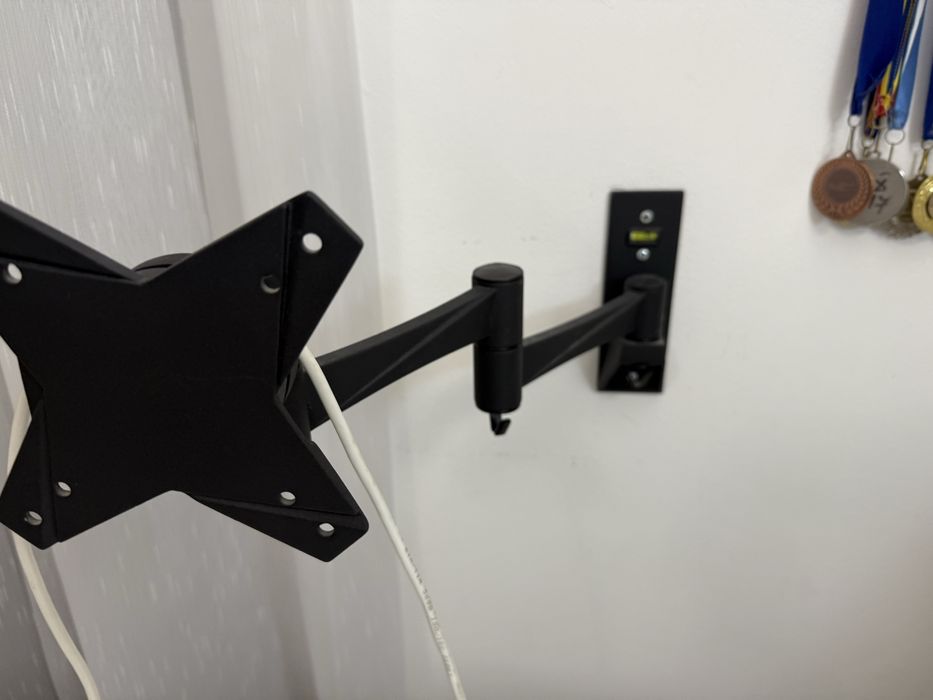 Suport tv cu brat mobil Vesa 7,5 sau 10 cm