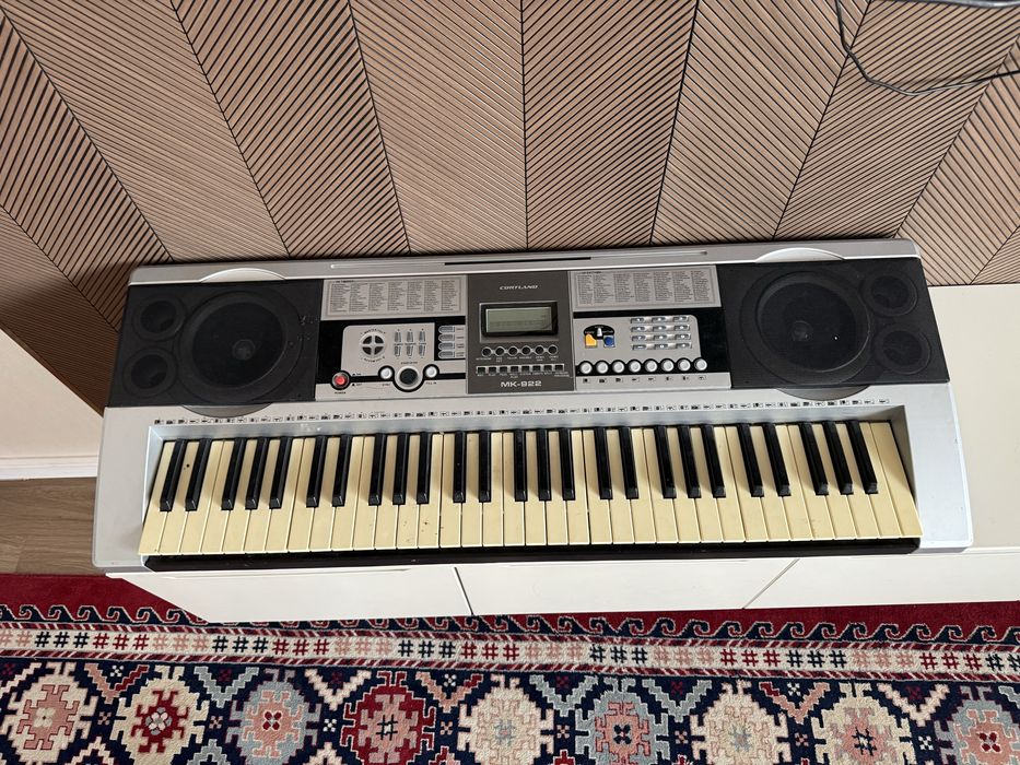 Продается синтезатор