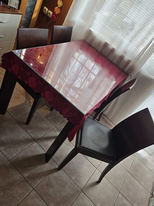 Трапезна маса с два стола