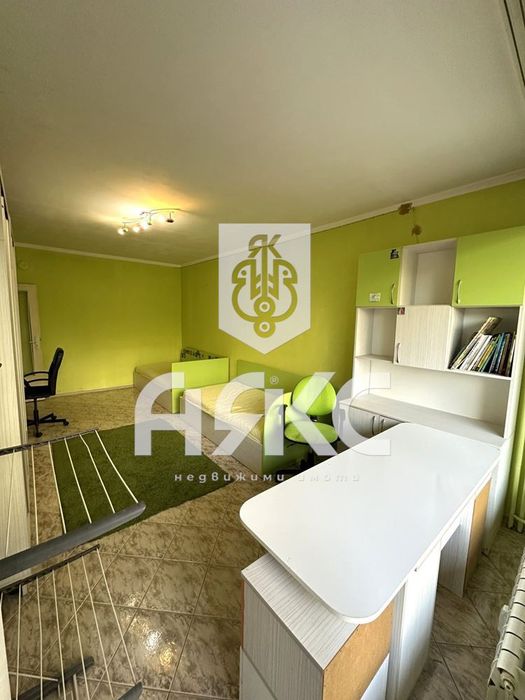 Тристаен обзаведен апартамент в кв. Света Троица