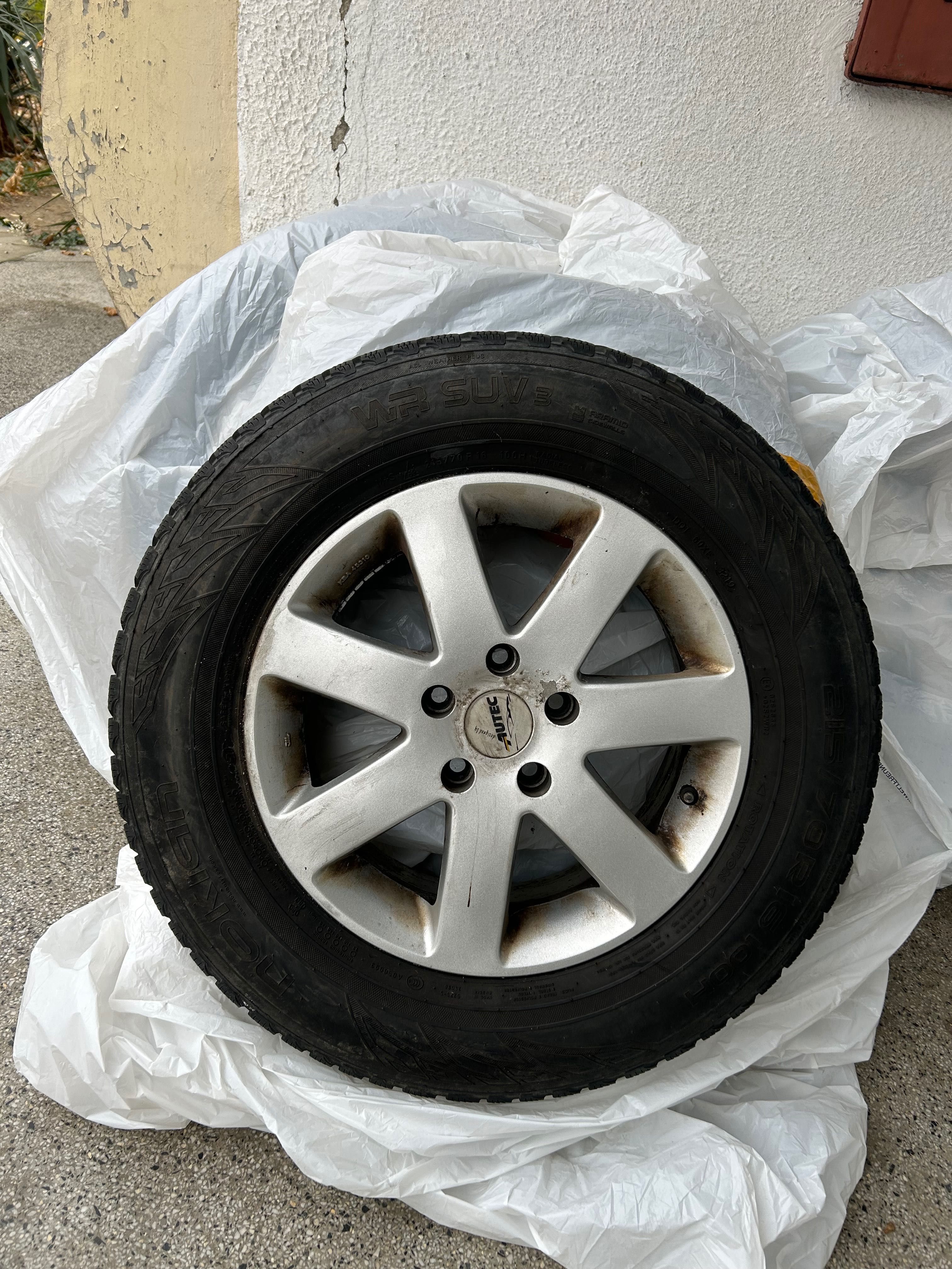 Зимни гуми +джанти за джип раф4 215/70R16