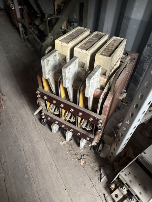 Контакторы, автоматы, пускатели. . Разной мощности.