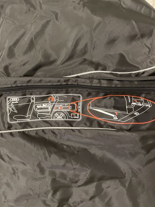 Husă schiuri Audi încastrabilă în bancheta