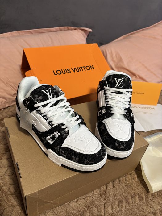 Vand adidasi Louis Vuitton