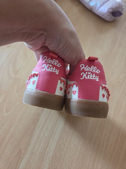 Adidasi H&M Hello Kitty nr 30