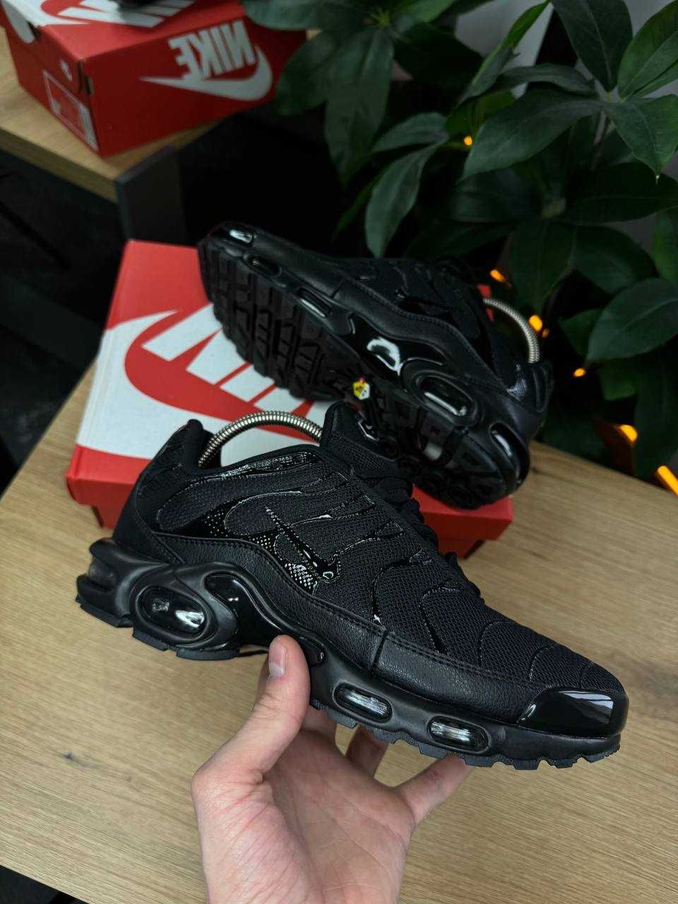 Маратонки NIKE TN в черян цвят