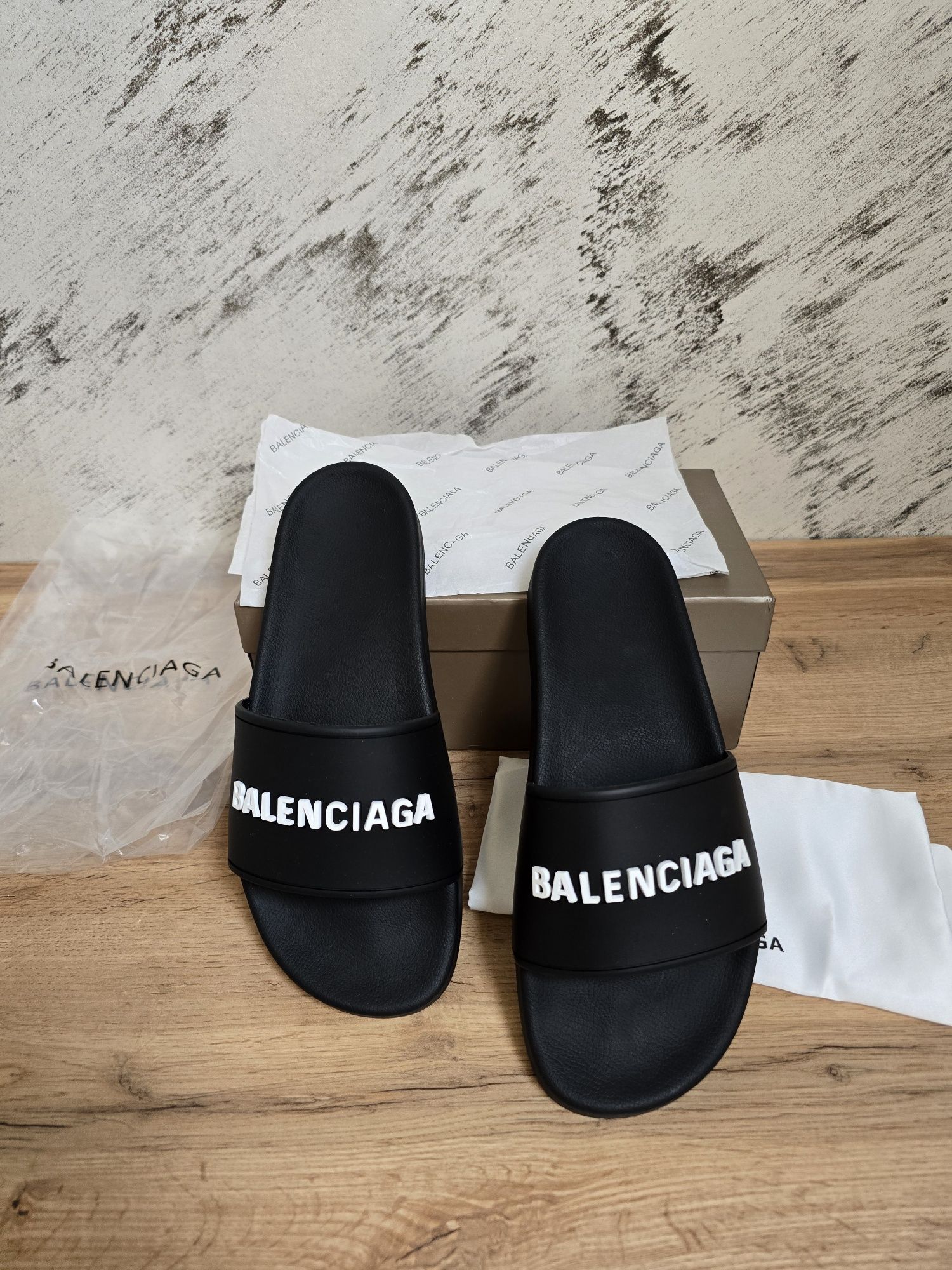 Чехли Balenciaga