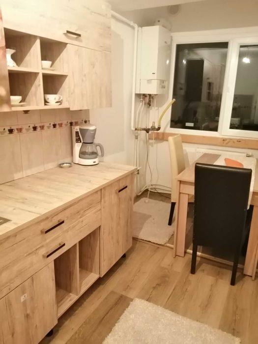 Vând apartament 3 camere in Cugir