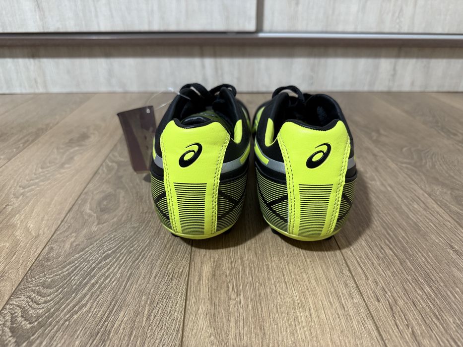 Футболни калеври Asics