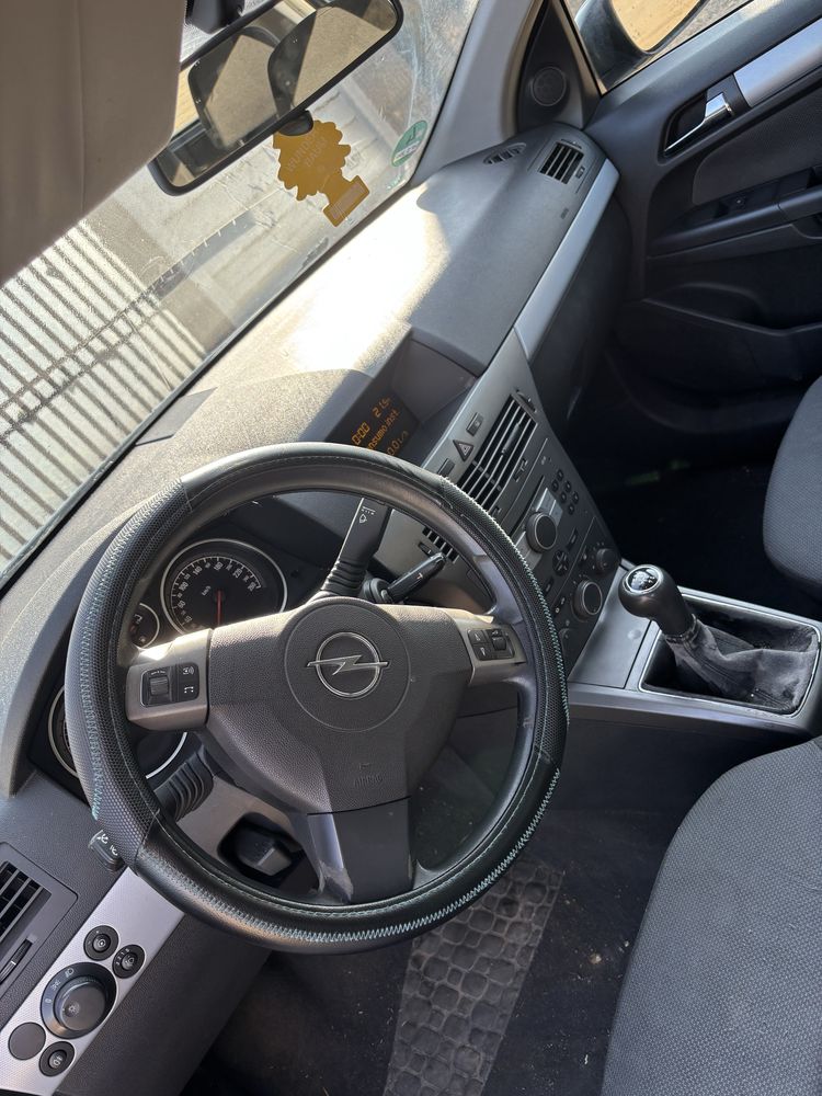 Dezmembrez opel astra h 1.4 benzina  66kw 2005