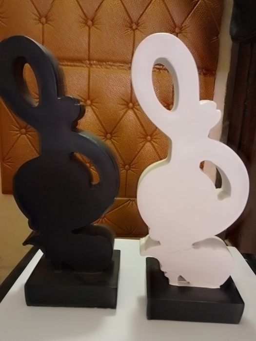 Статуетка ключ сол с рози