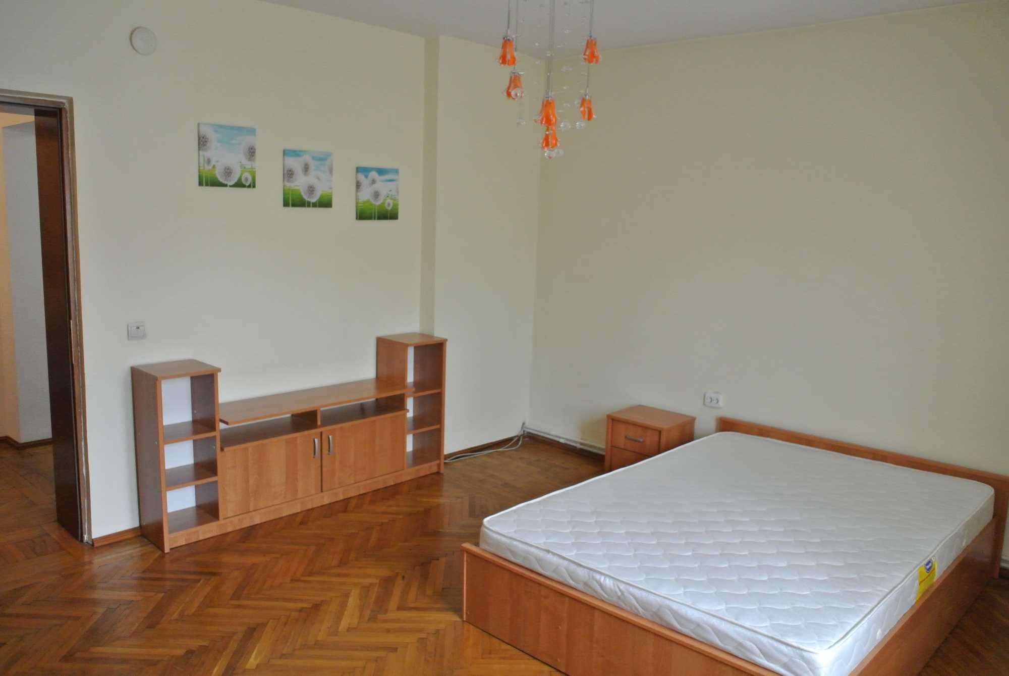 Inchiriez apartament de 2 camere, zona ultracentrala
