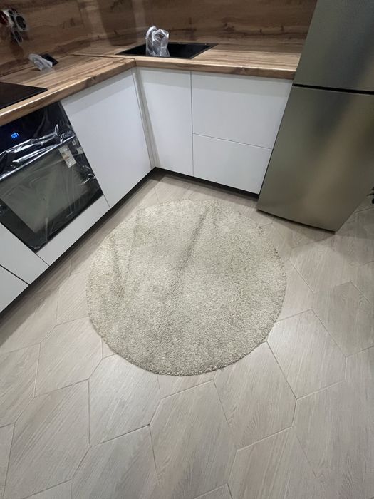 Ковер круглый отдам недорого